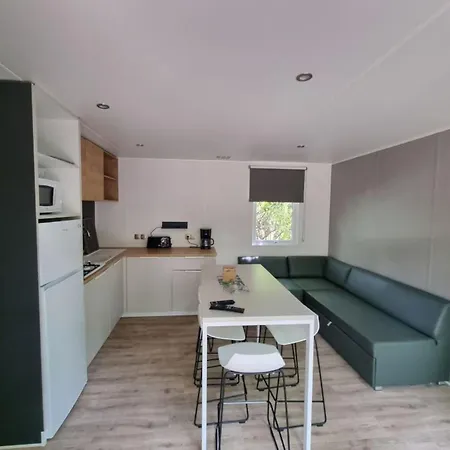 مكان تخييم Aux Couleurs Du Ferret 3*