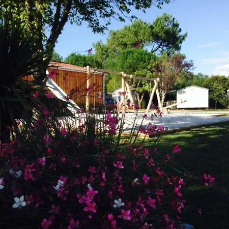 مكان تخييم Aux Couleurs Du Ferret