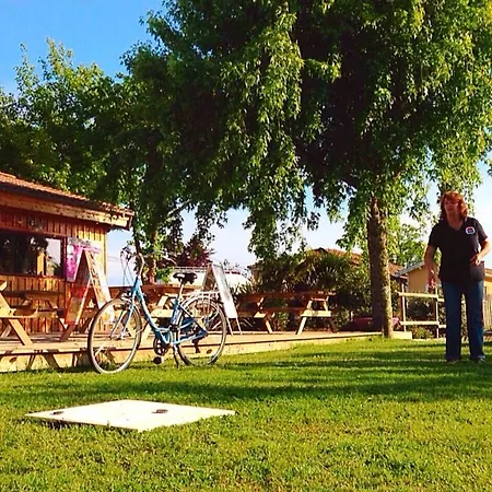 Aux Couleurs Du Ferret مكان تخييم