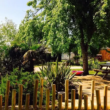 Aux Couleurs Du Ferret 3*