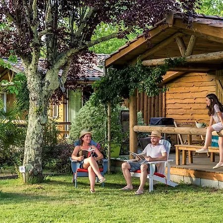 Aux Couleurs Du Ferret 3*