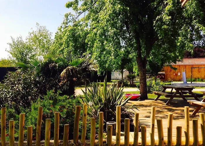 Aux Couleurs Du Ferret 3*